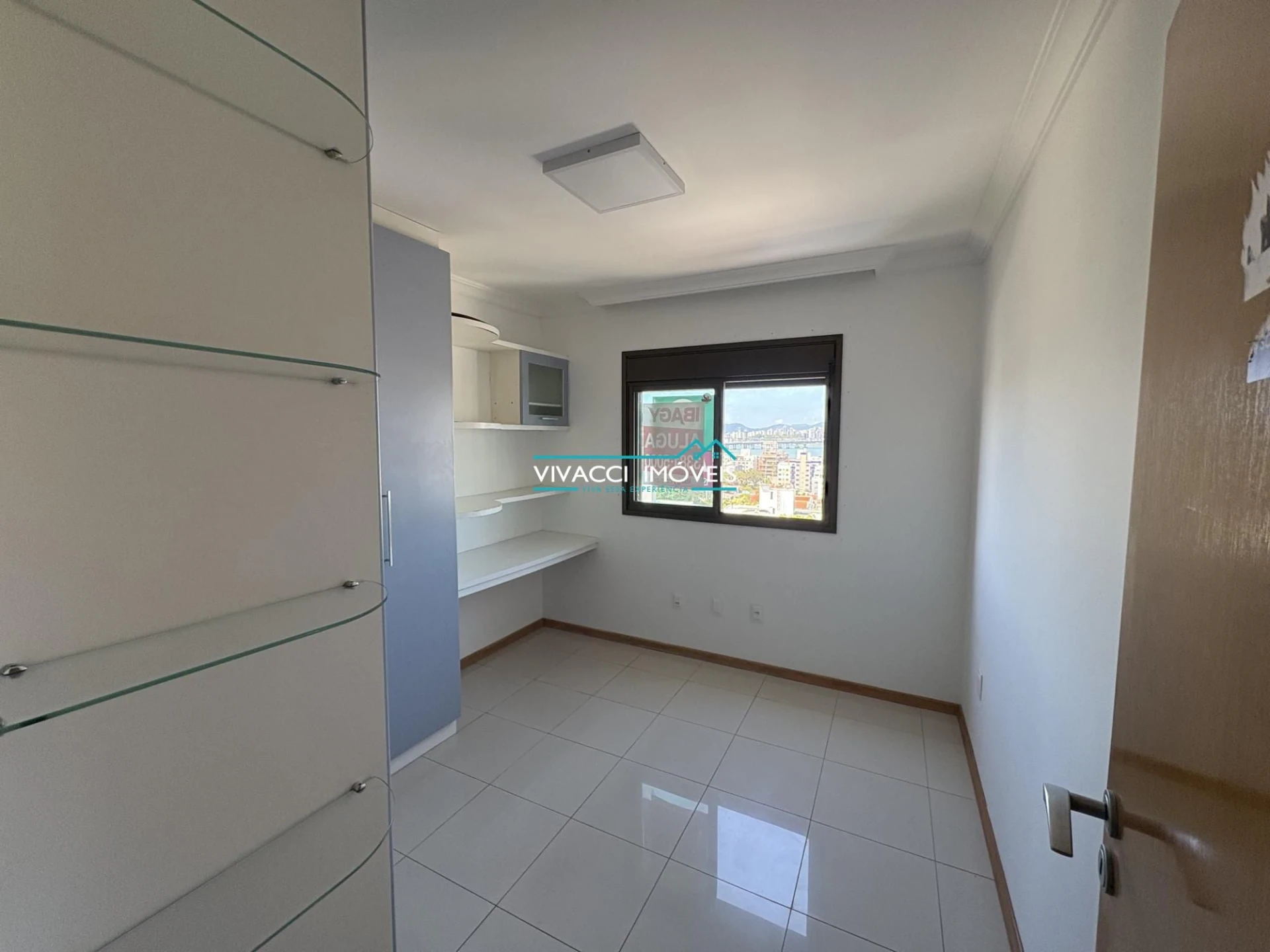 Apartment, 105 m², with a glass-enclosed balcony — photo 3