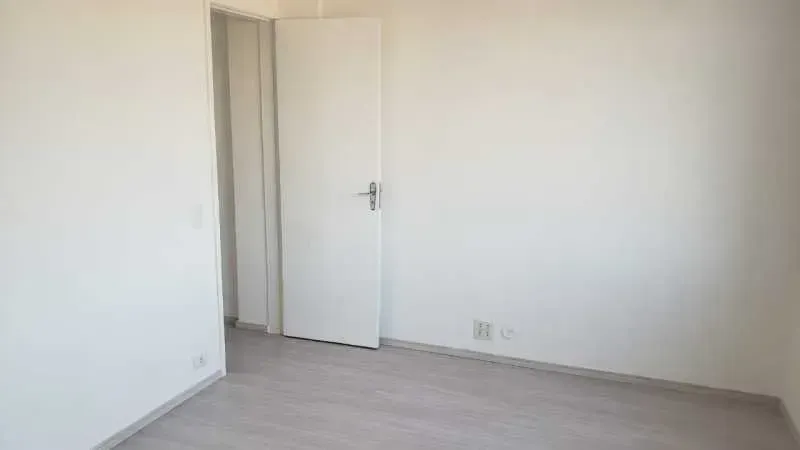 2-bedroom apartment with a gas stove kitchen — photo 11