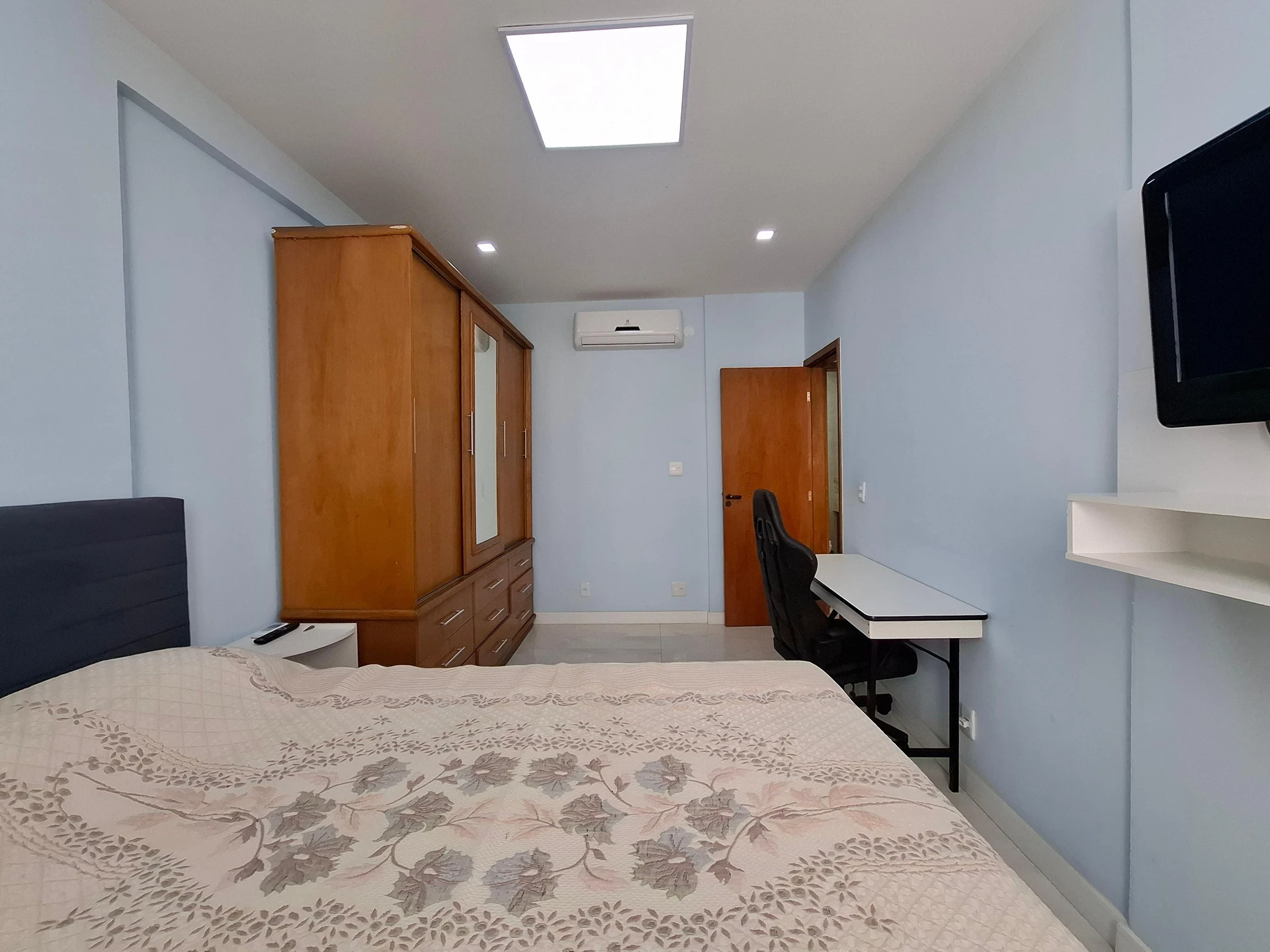 2-bedroom apartment with a home office — photo 10