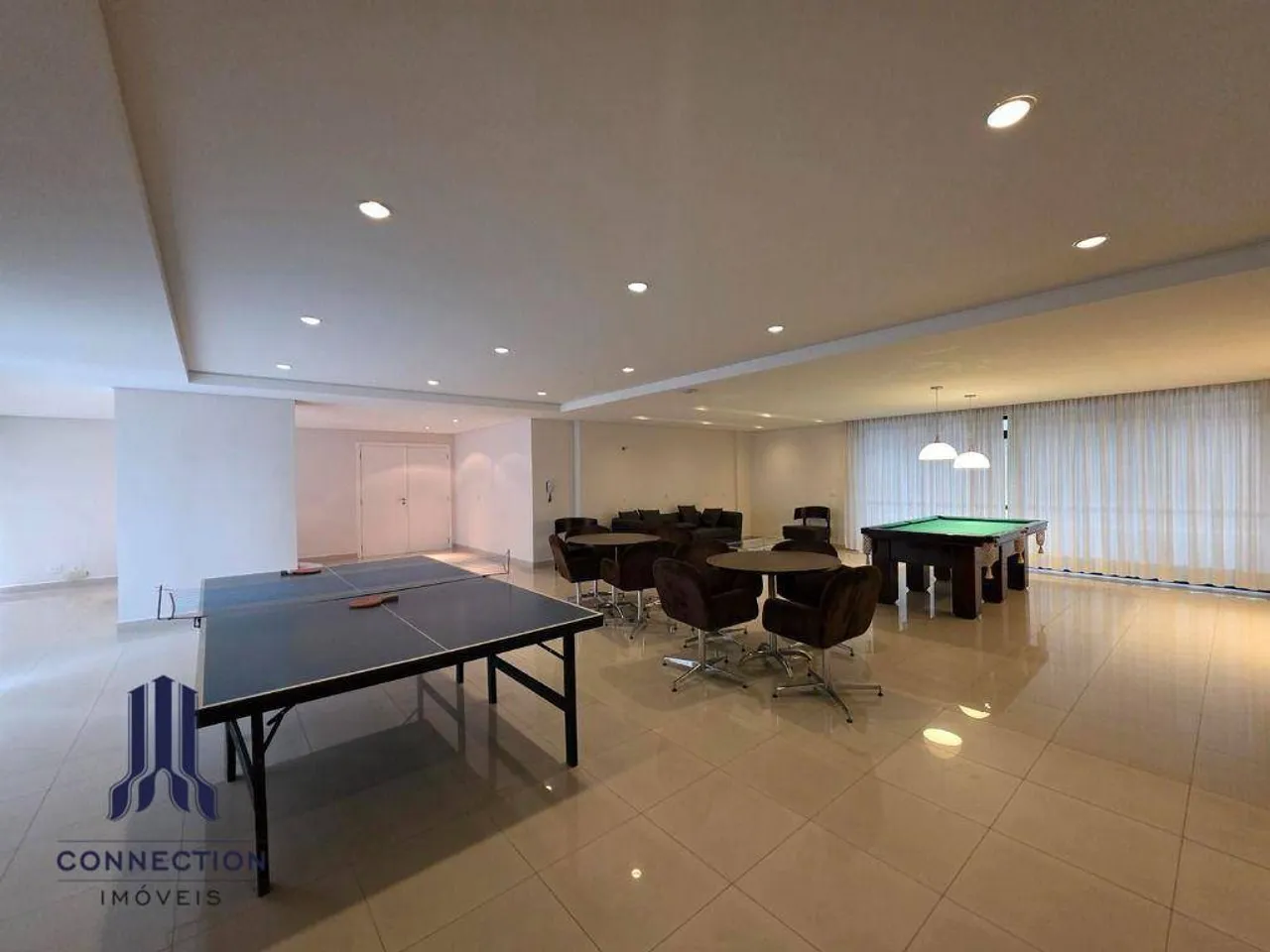 Furnished 2-bedroom apartment with open-plan gas kitchen — photo 21