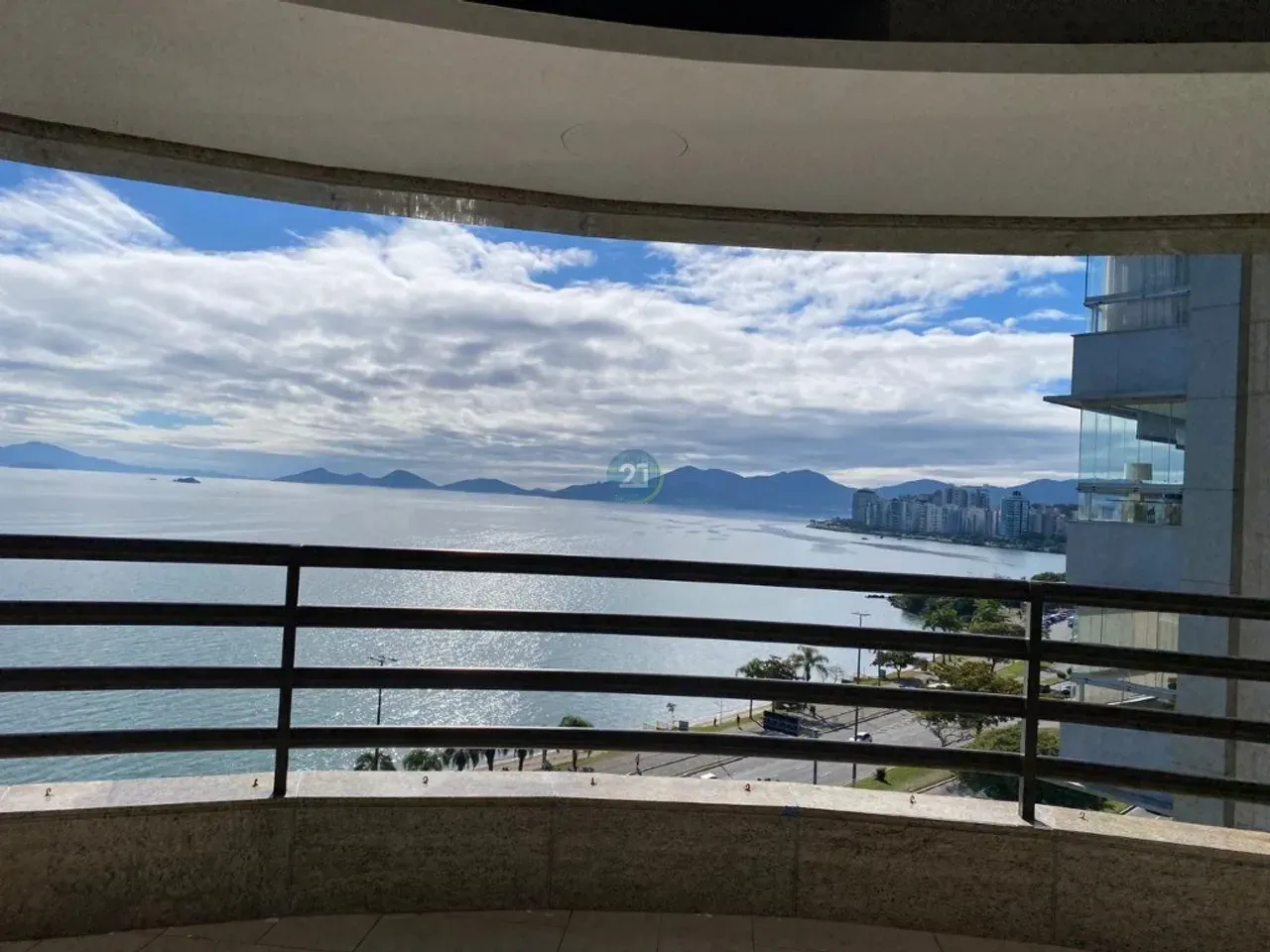 Apartamento de 230 m² con 3 suites y despacho — photo 2