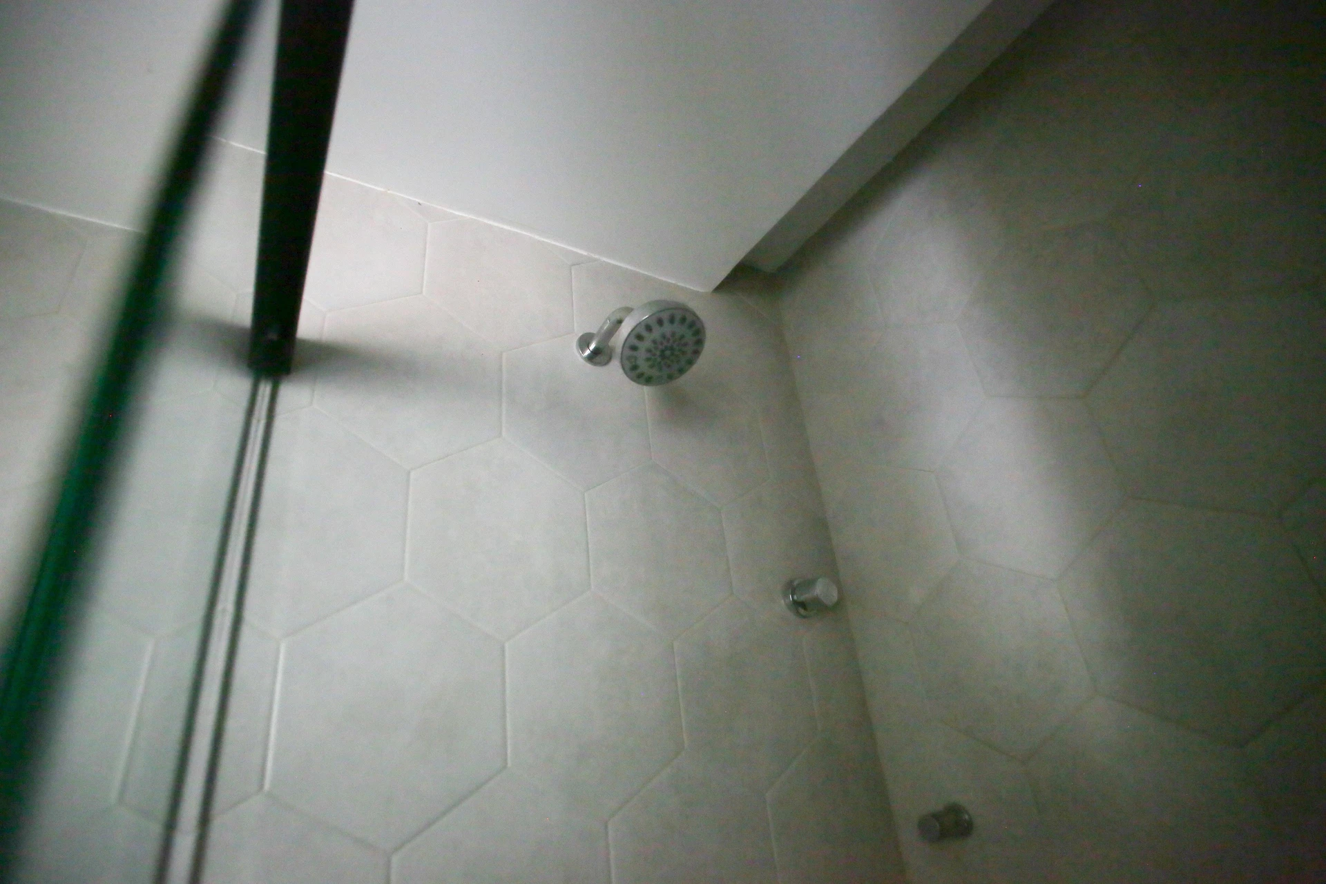 3-bedroom apartment with a balcony and 1 parking space — photo 37