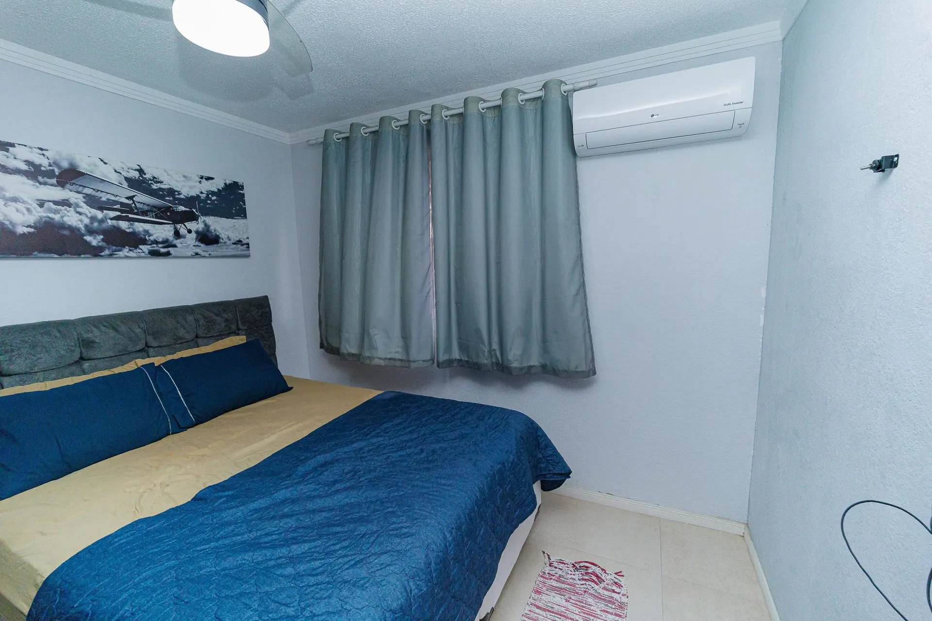 2-bedroom apartment in a building with a pool — photo 5