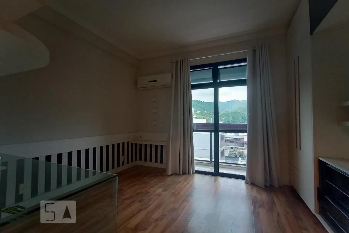Apartamento de 4 quartos com janelas do piso ao teto — photo 84