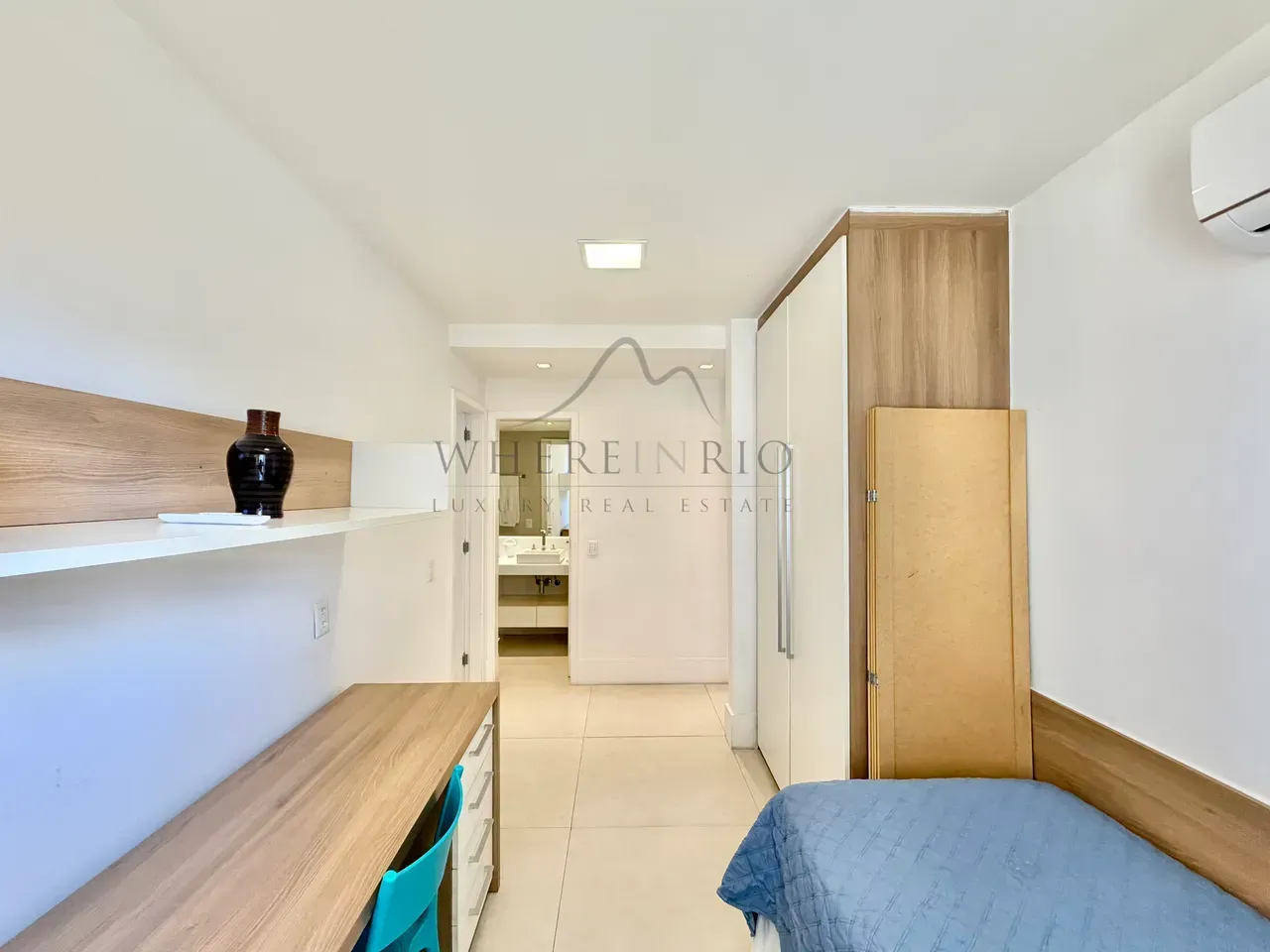 Furnished 2-bedroom apartment with balcony and parking — photo 17