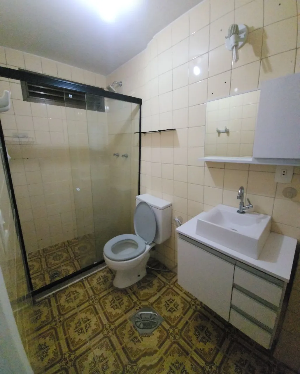 2-bedroom apartment in a building with a gym — photo 5