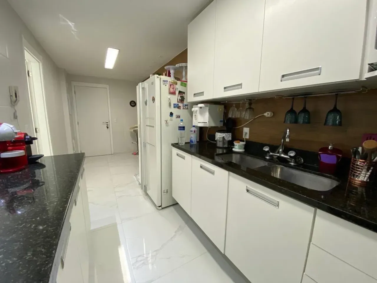 Furnished apartment, 150 m², with a glass-enclosed balcony — photo 3