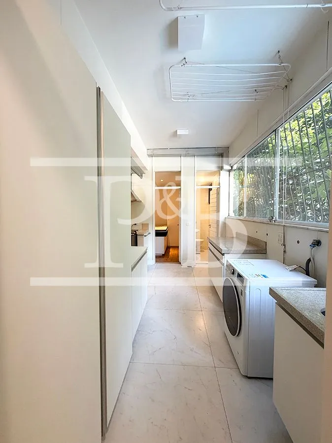Furnished apartment, 230 m², with a bathtub — photo 18