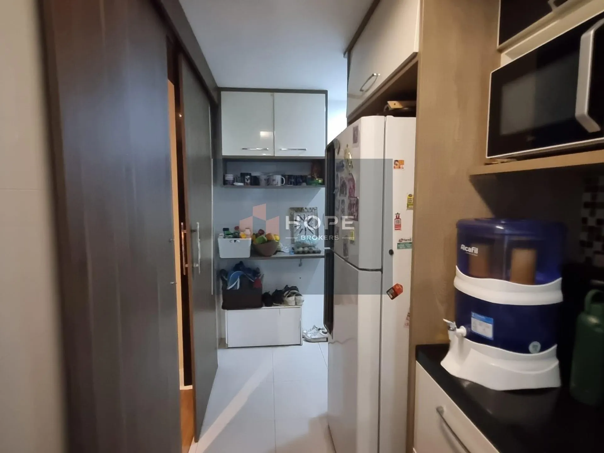 Walk-in closet in a 3-bedroom apartment, 200 m² — photo 25