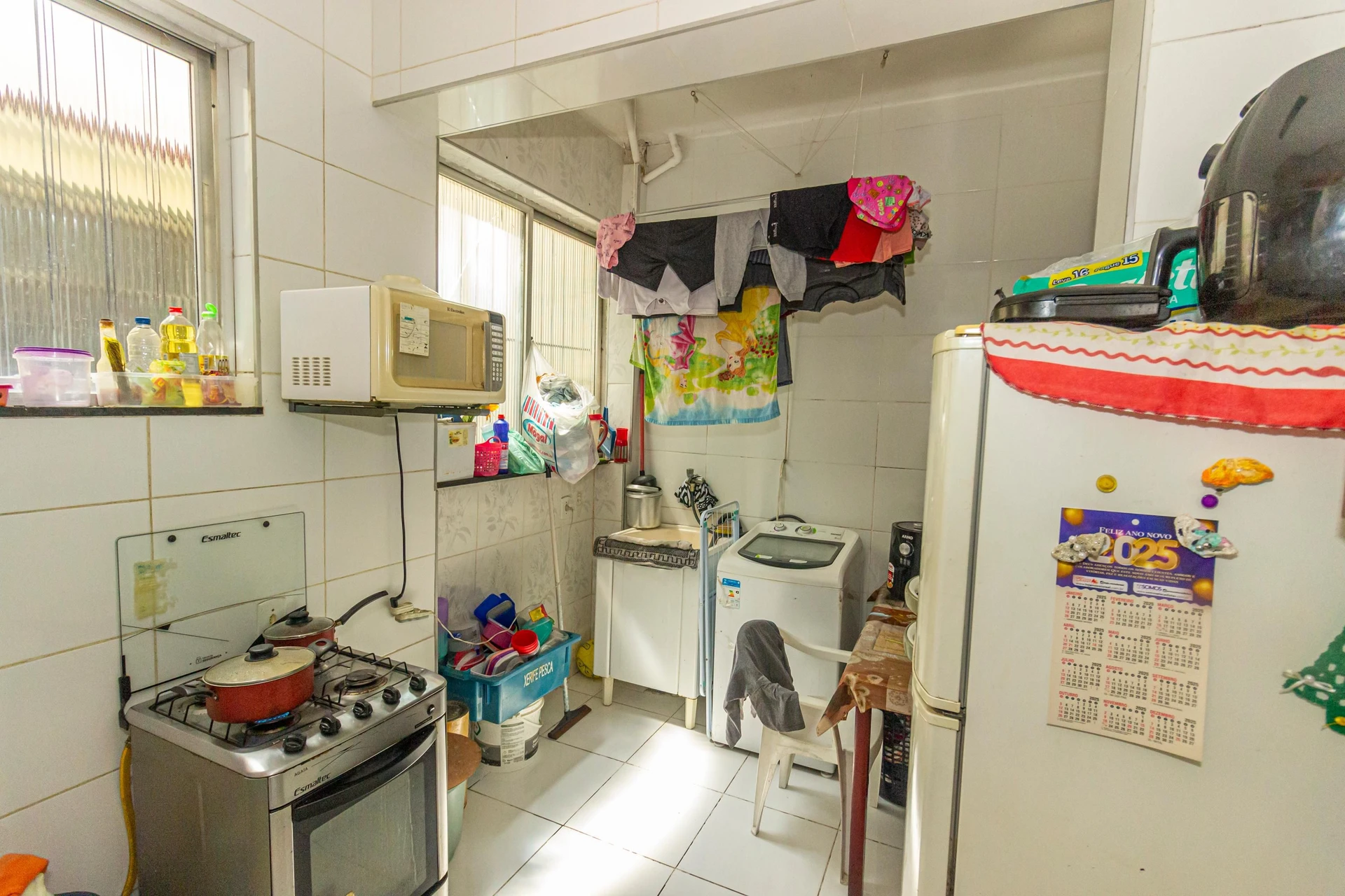 Furnished 2-bedroom apartment with gas stove kitchen — photo 3