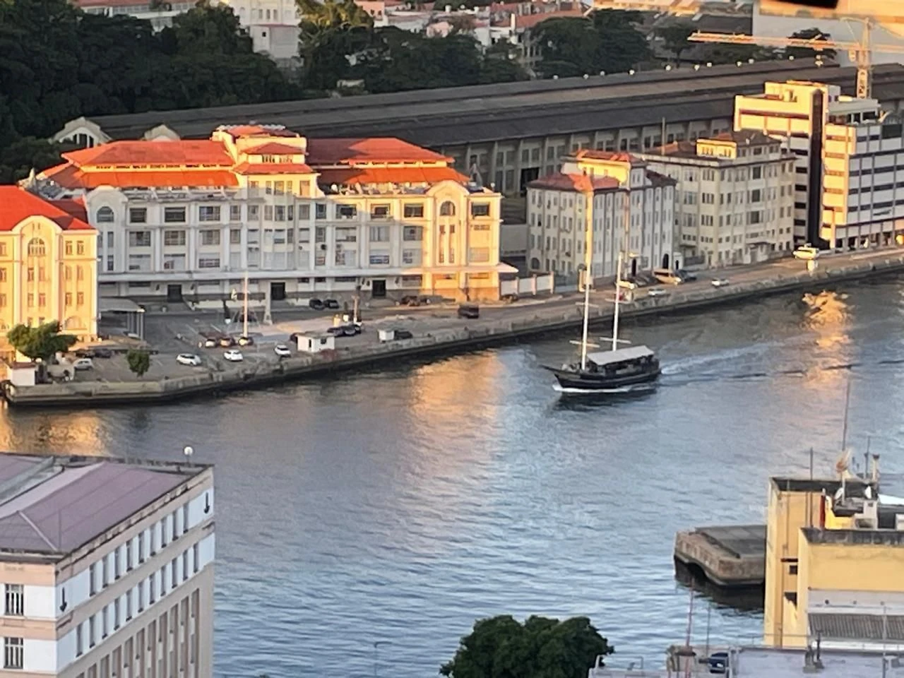 Furnished studio, 32 m², with a water view — photo 10