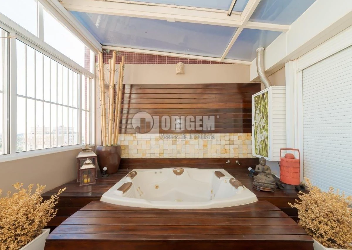 Furnished 216 m² apartment with 3 en-suites — photo 38