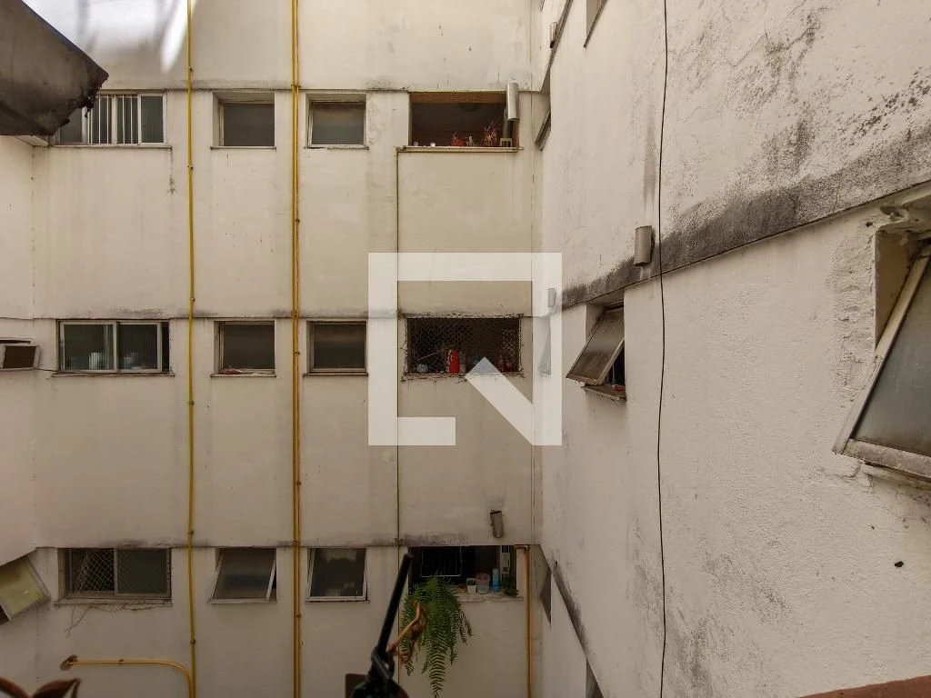 Furnished 4-bedroom apartment with balcony — photo 42