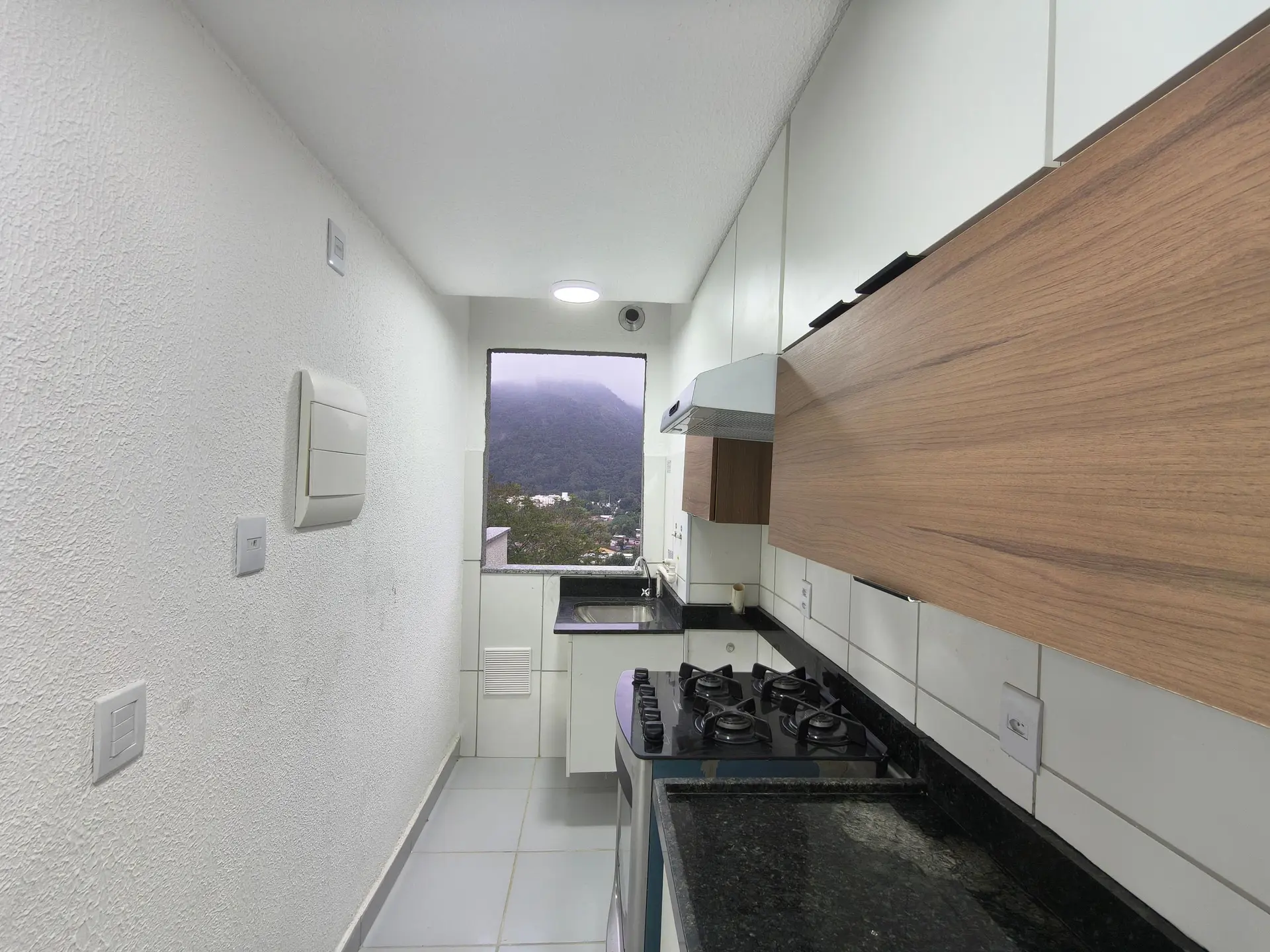 Apartamento mobiliado com 2 quartos, 1 banheiro e varanda — photo 4