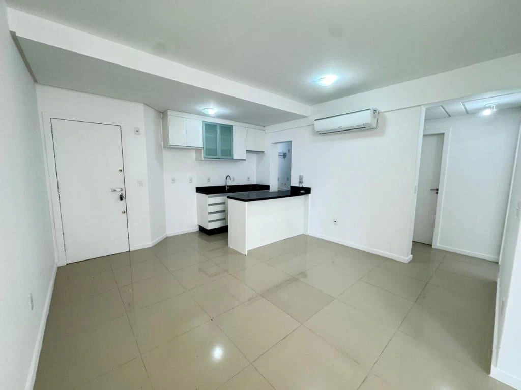 Walk-in closet in a 2-bedroom apartment, 65 m²