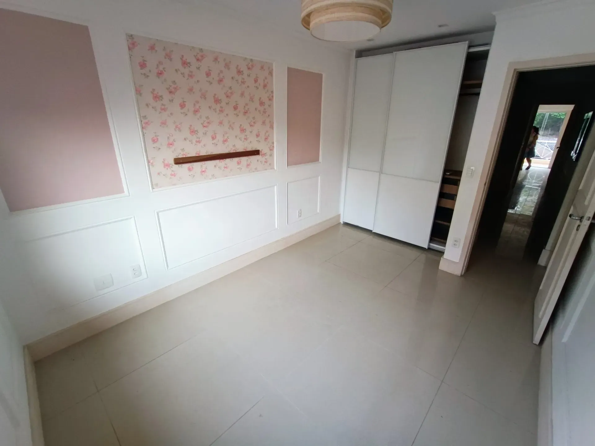 Unfurnished house with 4 bedrooms and 5 bathrooms — photo 18