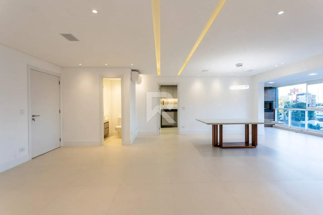 159 m² apartment with 4 bedrooms and a glassed-in balcony — photo 7