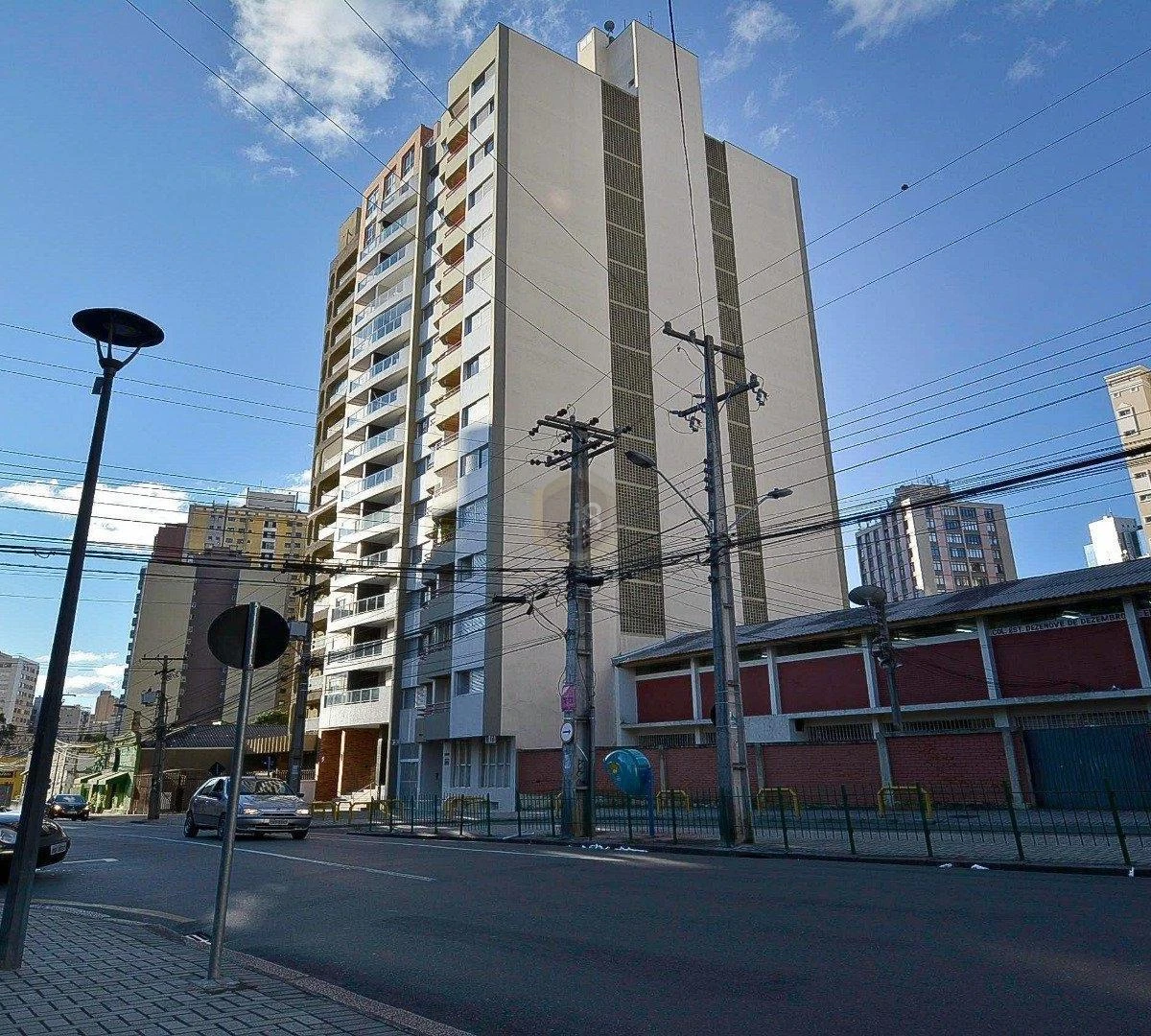 Unfurnished 1-bedroom apartment with 81 m² and parking — photo 24