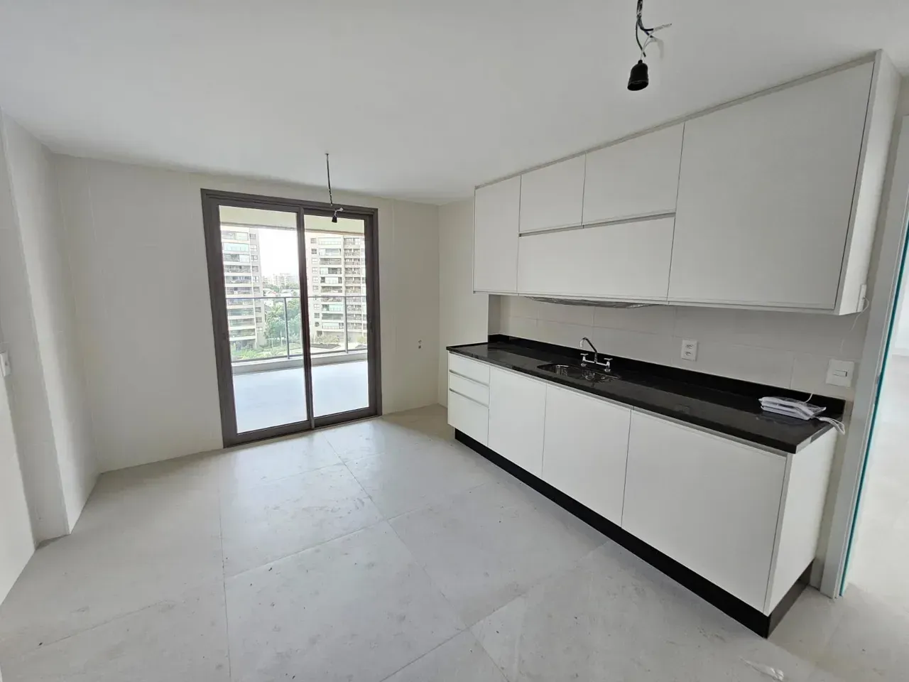 Unfurnished apartment with 3 bedrooms and 5 bathrooms — photo 9