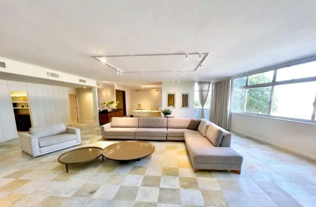5-bedroom apartment with a bathtub in Rio de Janeiro