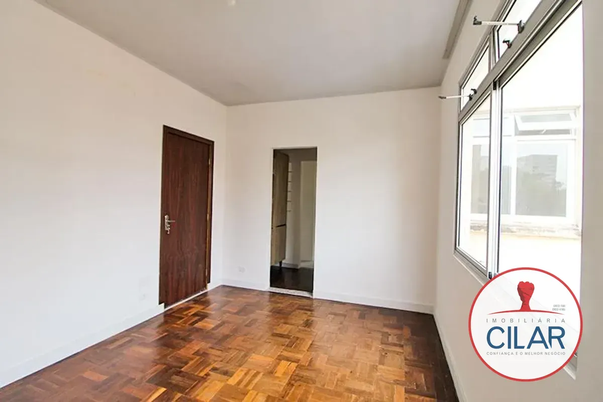 3-bedroom apartment with wood or laminate floors in Curitiba — photo 9