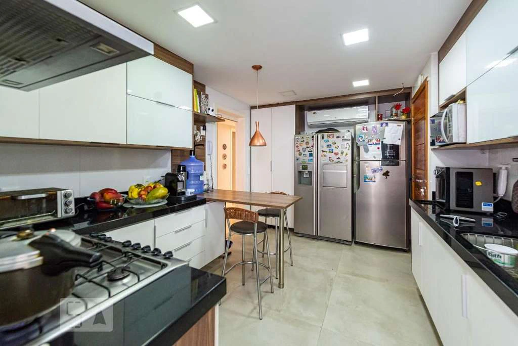 Rental apartment with 4 bedrooms and 200 m² — photo 30