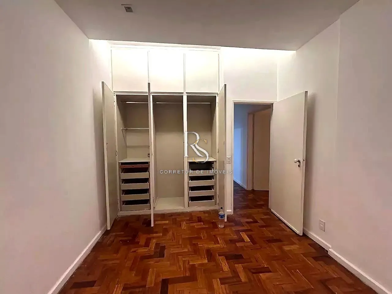 Apartment on the 1st floor with floor-to-ceiling windows — photo 2