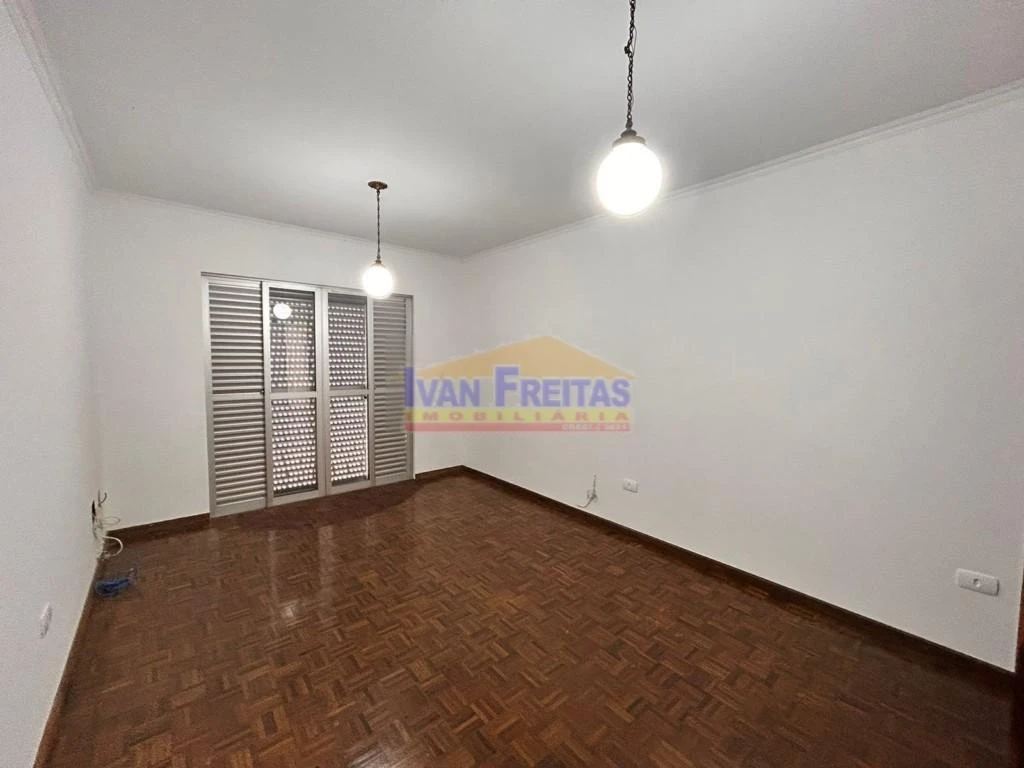 3-bedroom house with a walk-in closet in Curitiba — photo 13