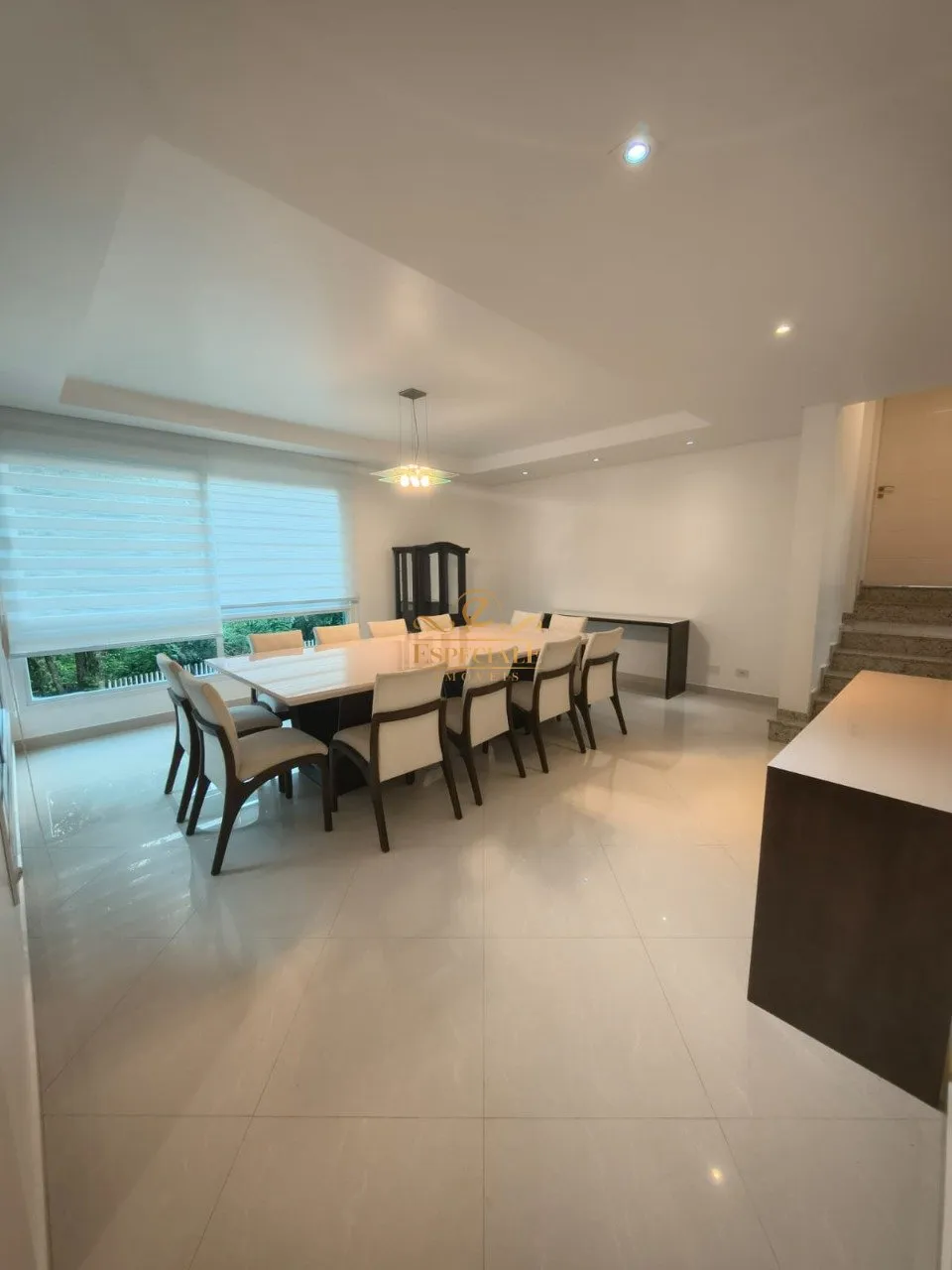 House with 5 bedrooms and a modern open-plan kitchen — photo 14