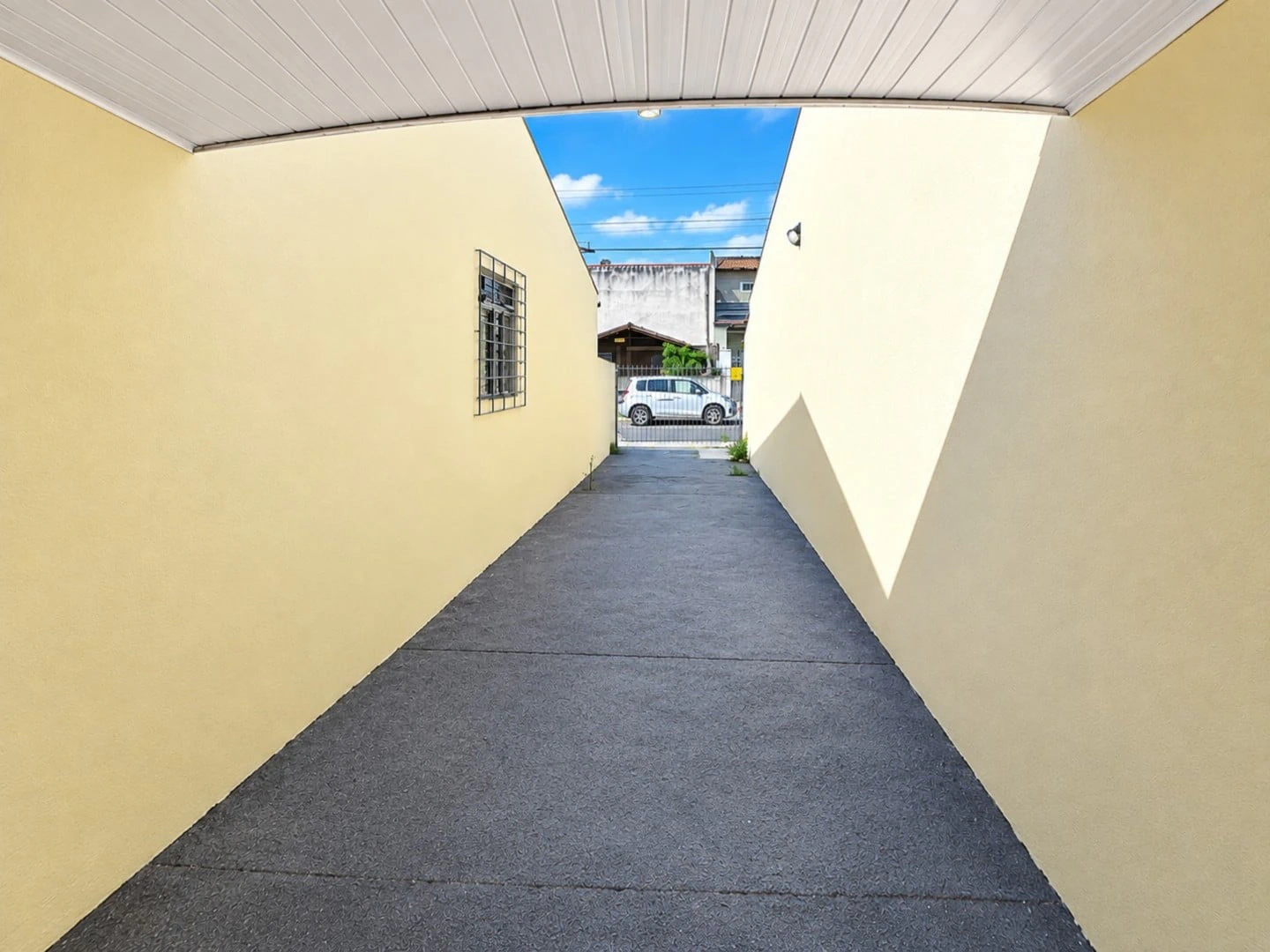 Casa residencial com 2 quartos e box de vidro no banheiro — photo 10
