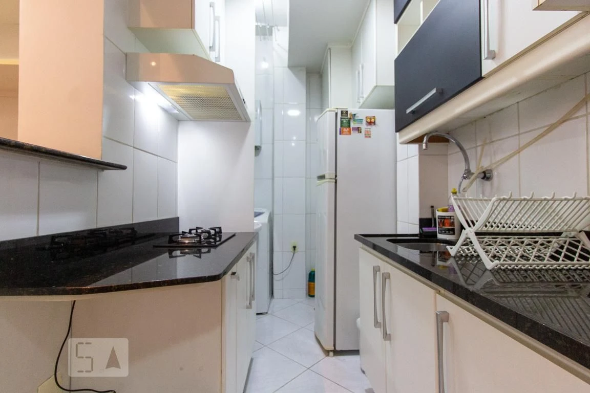 Furnished 1-bedroom apartment with a laundry area — photo 10