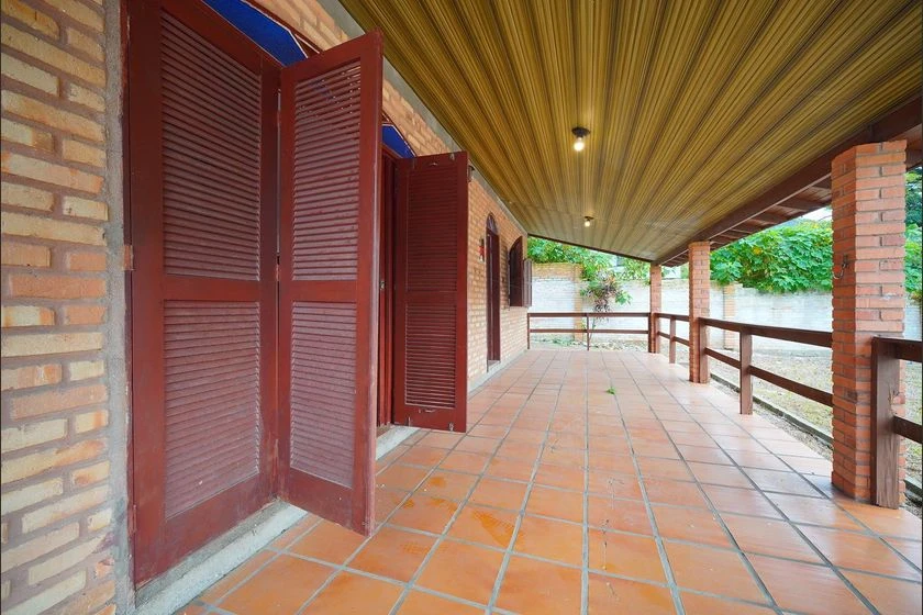 Furnished house with 3 en-suite bedrooms and 12 parking — photo 3
