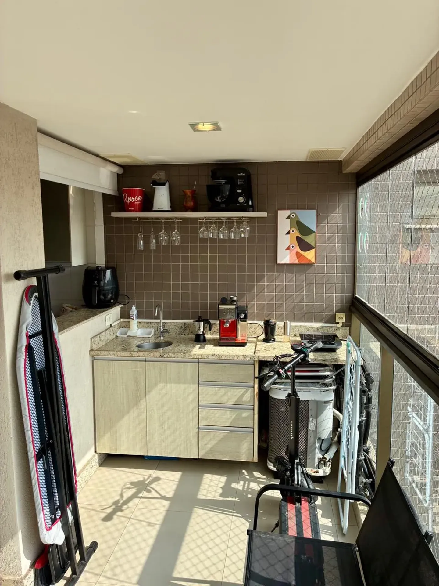 Furnished 2-bedroom apartment with en-suite and parking — photo 3