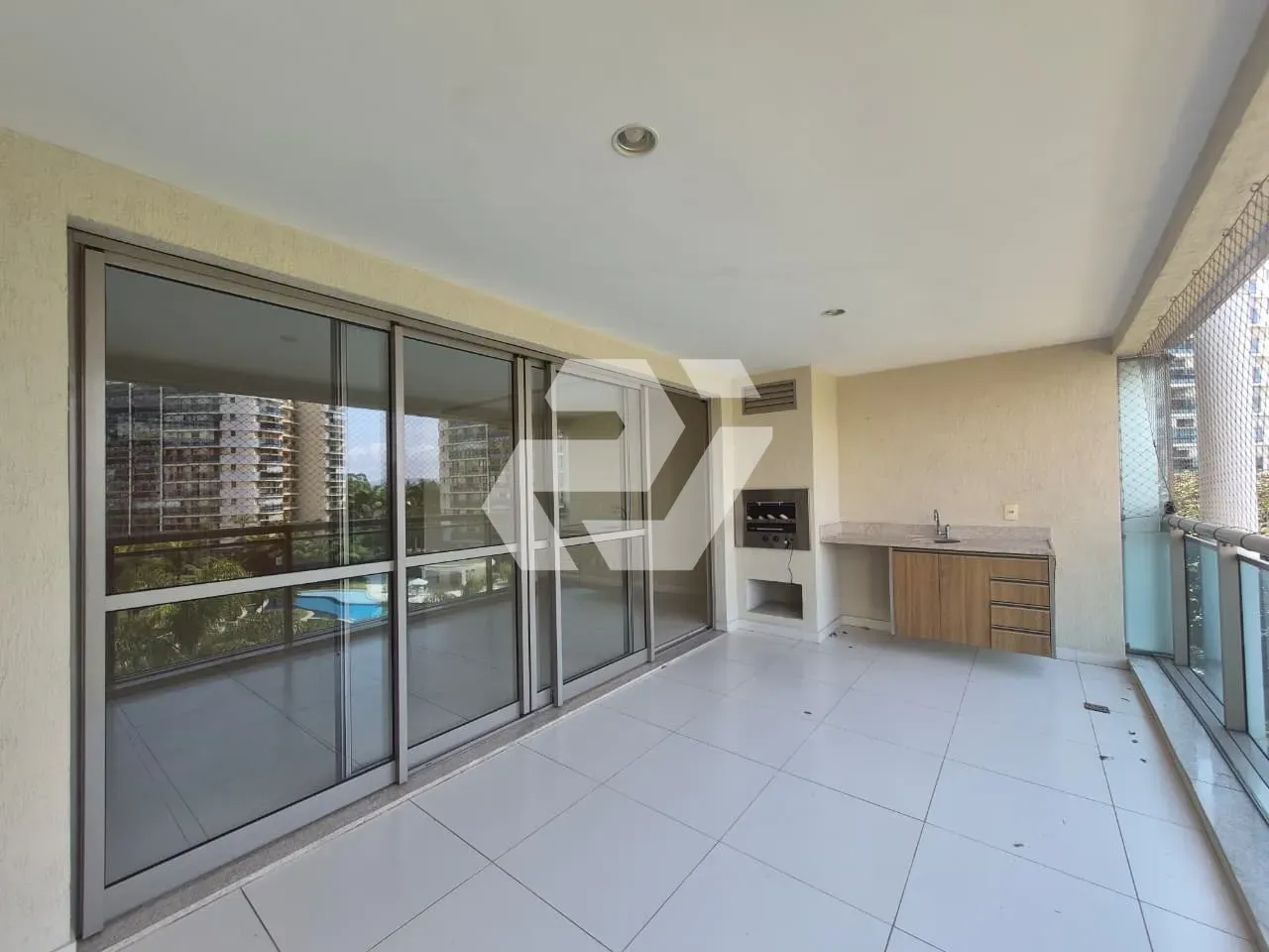 Apartment with 4 en-suite bedrooms and private garden — photo 6