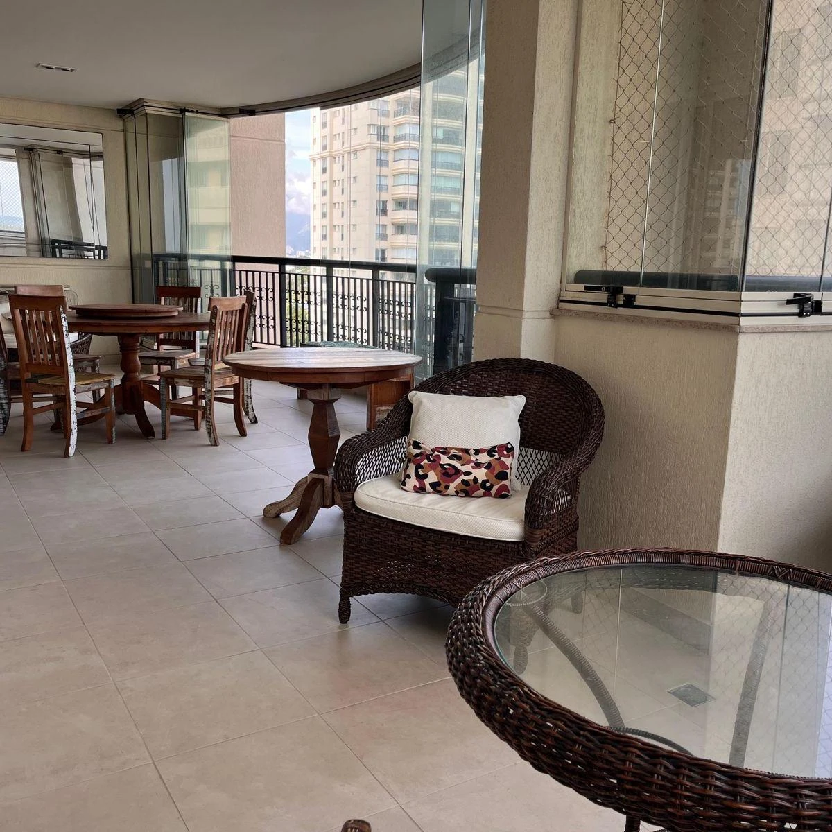 Furnished apartment with 4 bedrooms and 3 bathrooms — photo 21