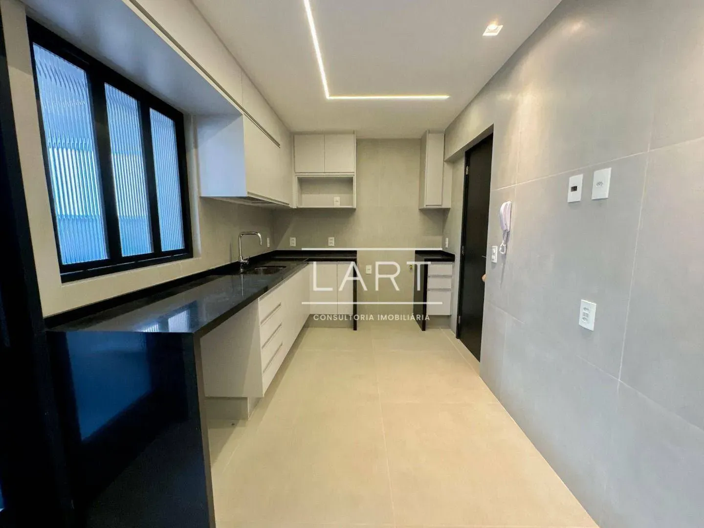 Панорамні вікна та 3 спальні: квартира 150 м² — photo 14