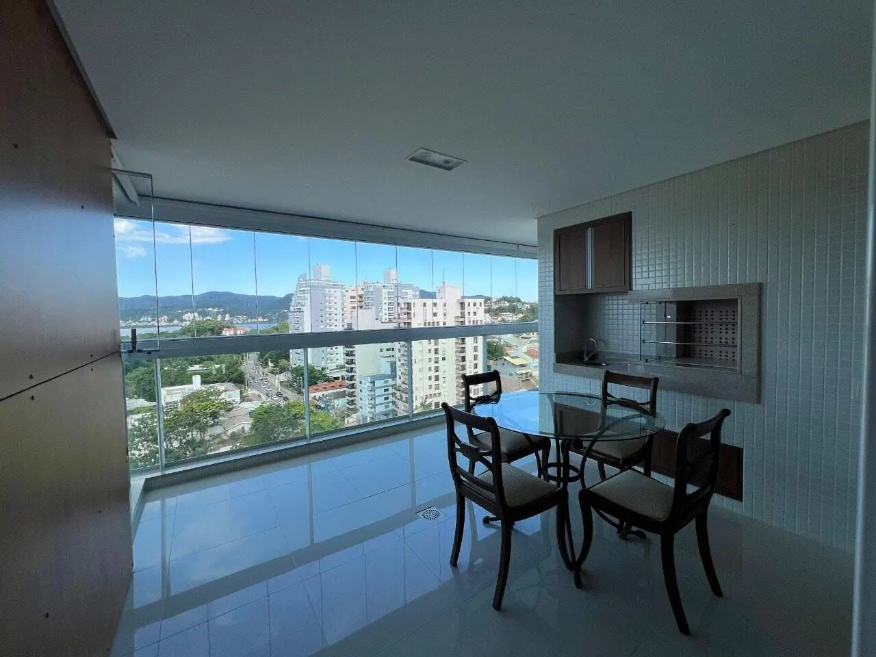 320 m² apartment with 3 en-suite bedrooms and balcony grill
