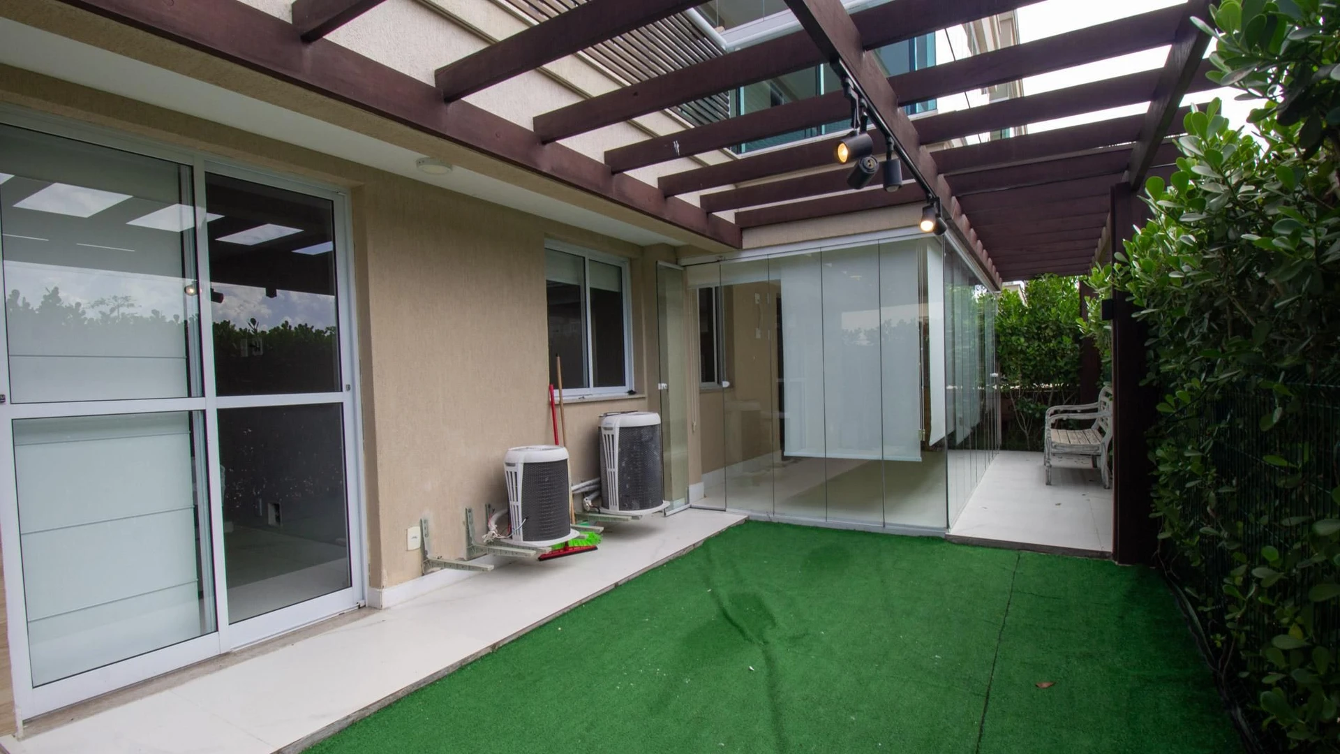 Casa de 3 dormitorios con balcón cerrado con vidrio — photo 10