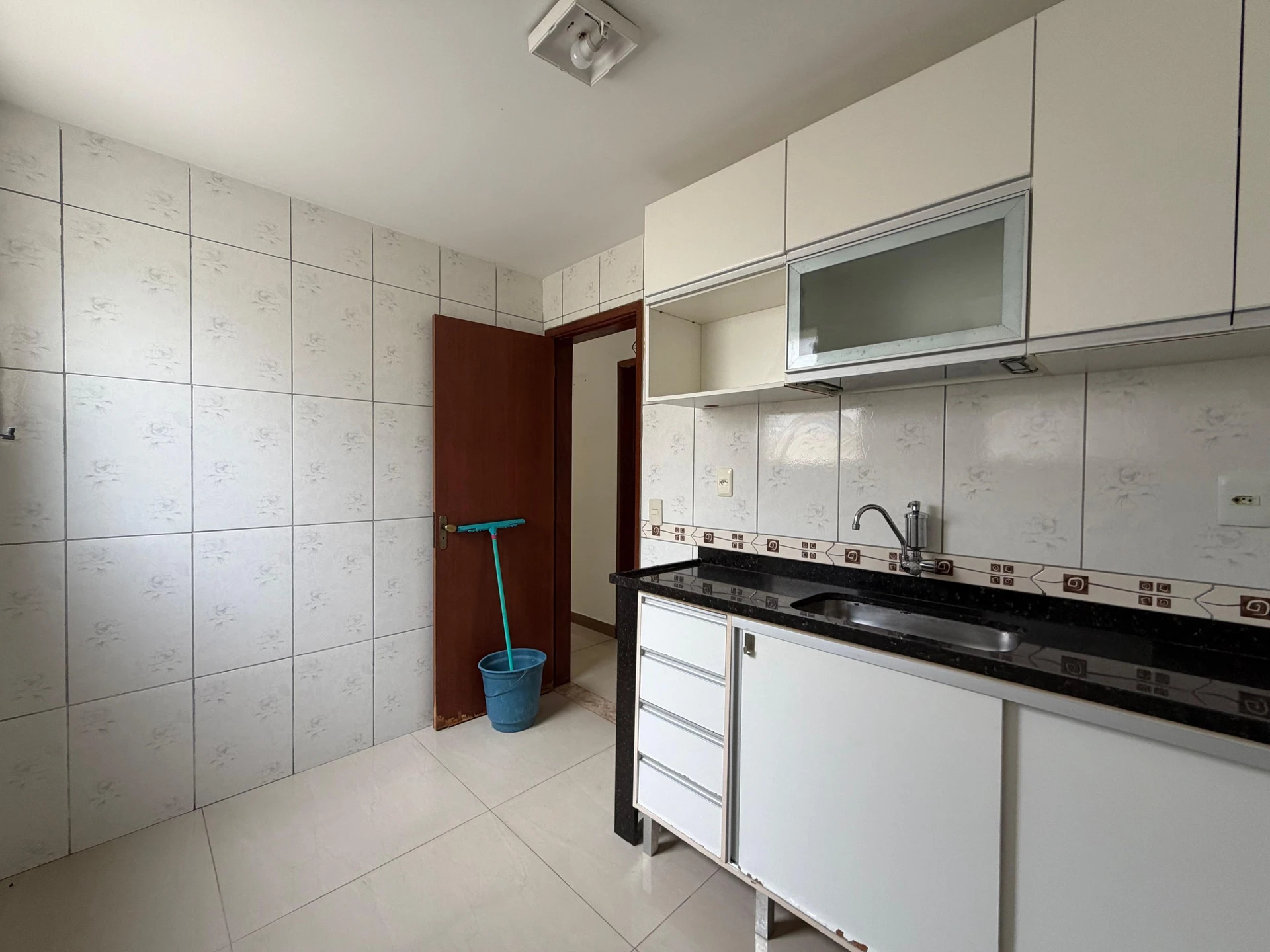 One-bedroom house with a washing machine — photo 23