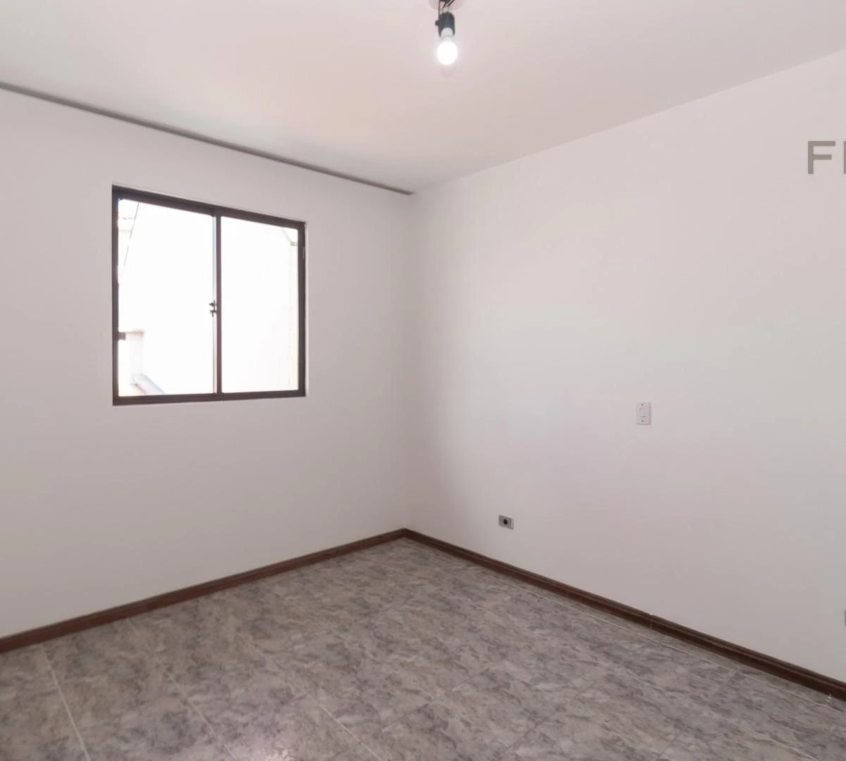 4-bedroom house with a bathtub in Curitiba — photo 37