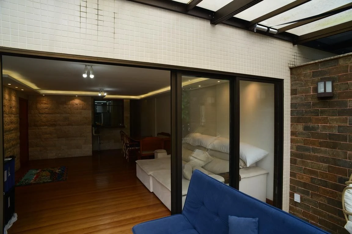 Furnished apartment, 300 m², with a glass-enclosed balcony — photo 45
