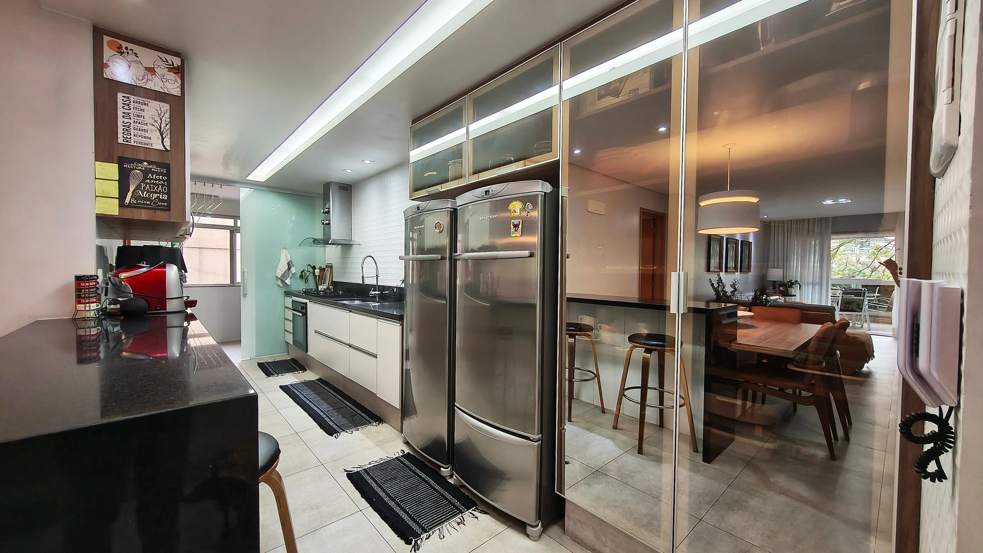 Furnished apartment, 160 m², with a glass-enclosed balcony — photo 11