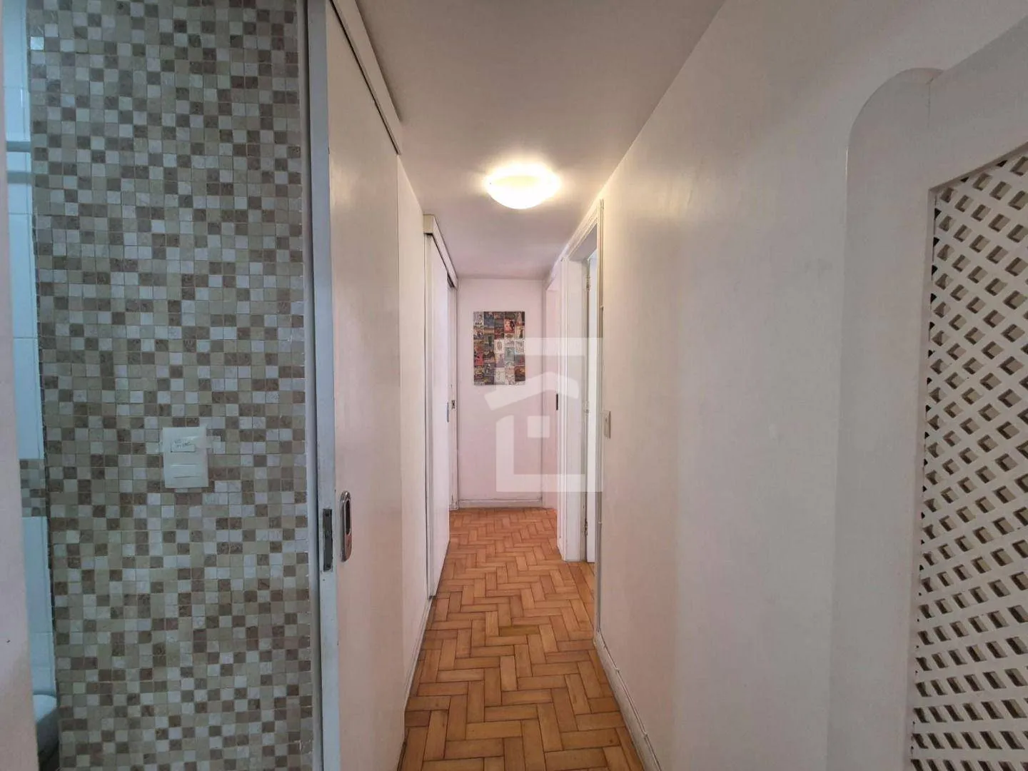 Unfurnished 3-bedroom apartment with a balcony — photo 8