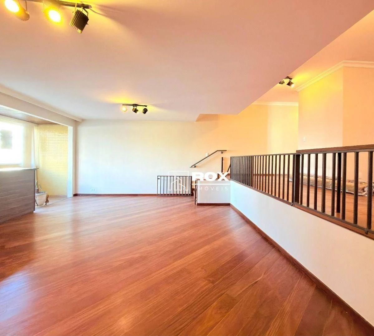 Furnished apartment, 170 m², with a glass-enclosed balcony — photo 27