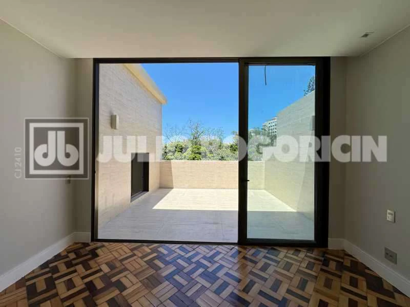 Linear penthouse with 4 bedrooms and 7 bathrooms — photo 4