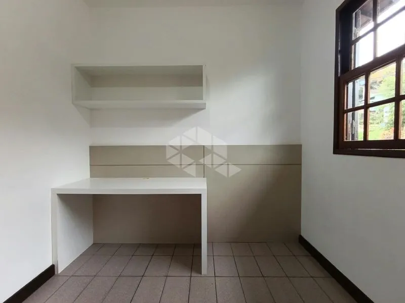3-bedroom house with a garden — photo 4