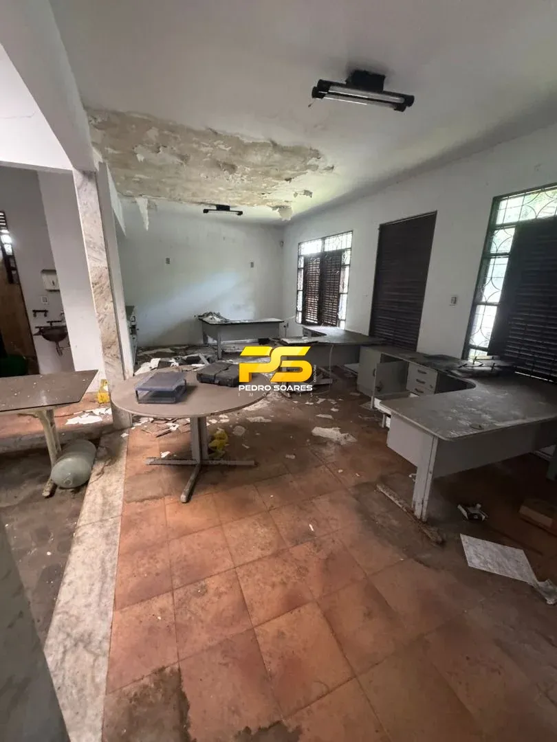 Unfurnished house for rent with 12 bedrooms and 5 baths — photo 27