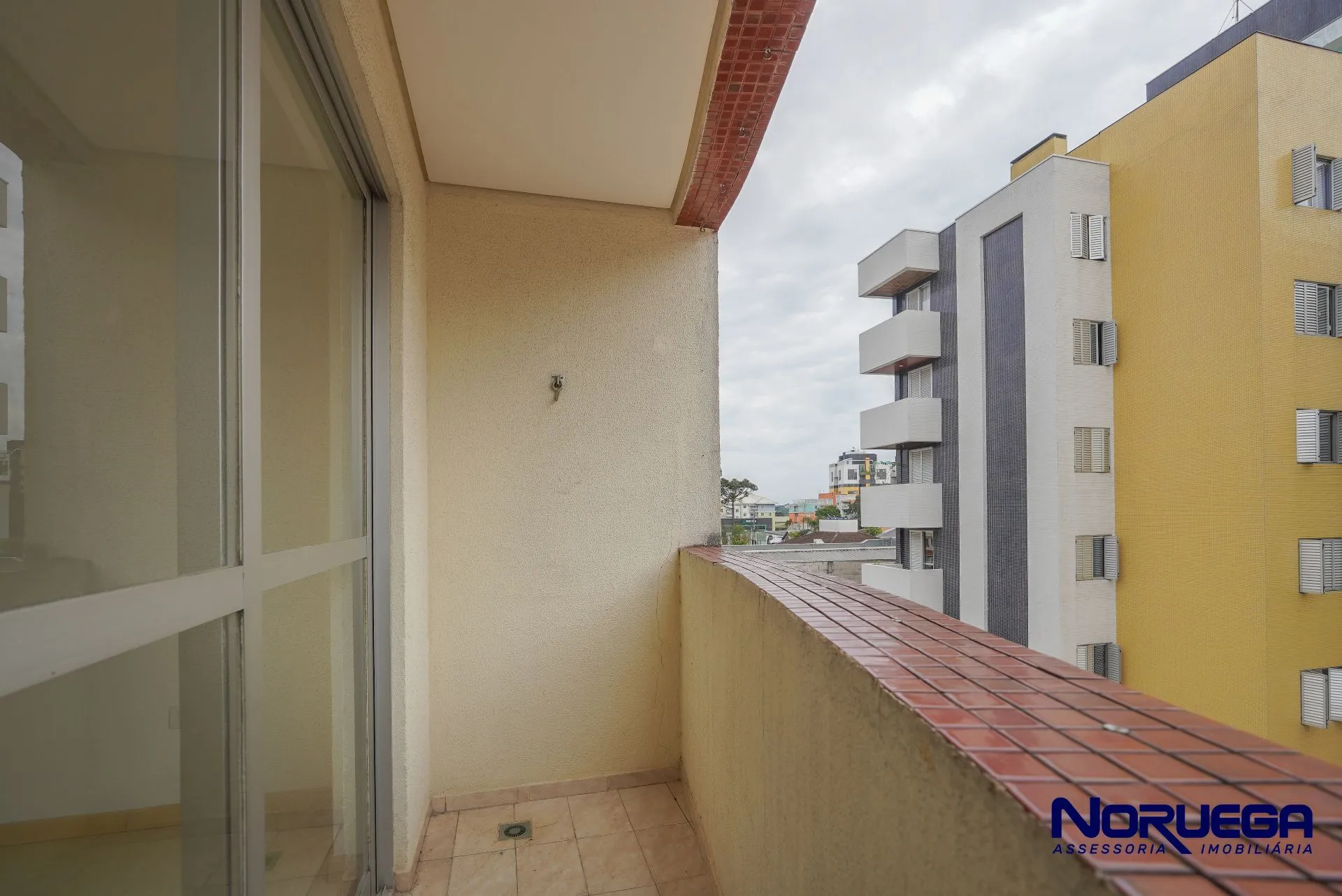 Деревянный пол или ламинат и 2 спальни: квартира 103 м² — photo 6