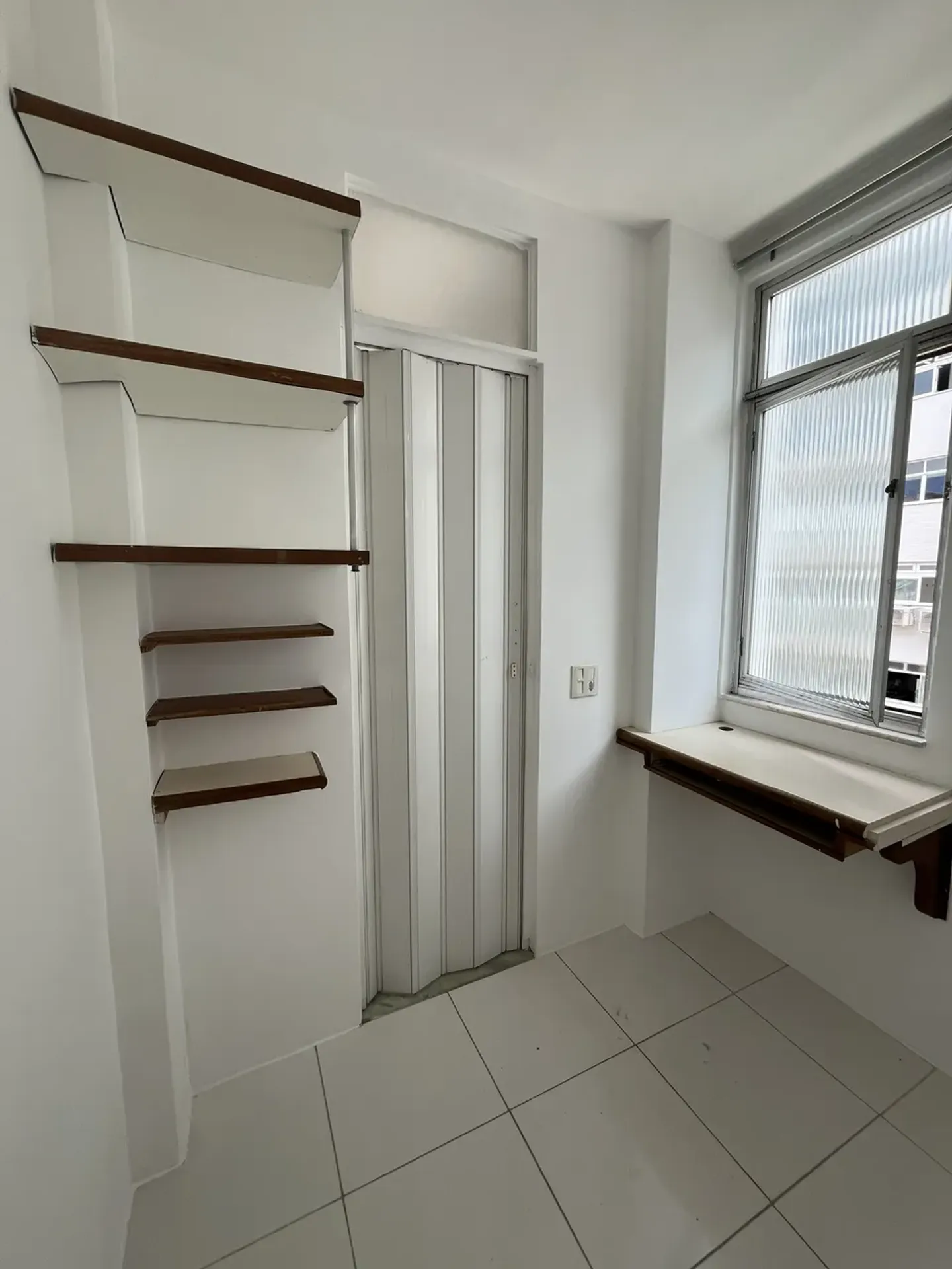 Wood or laminate floors in a 2-bedroom apartment, 80 m² — photo 10