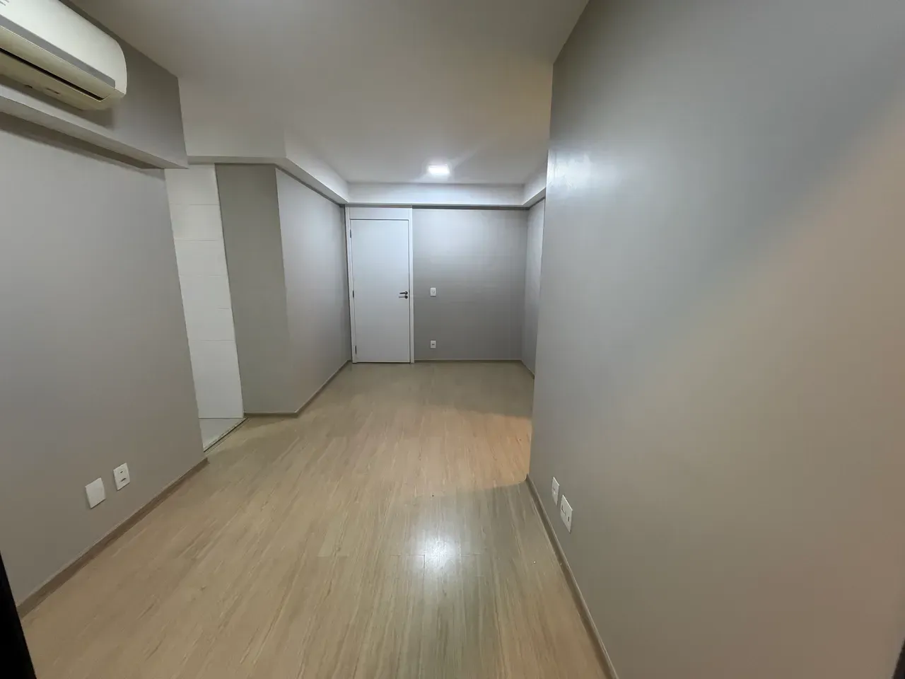 2-bedroom apartment in a building with a gym — photo 16